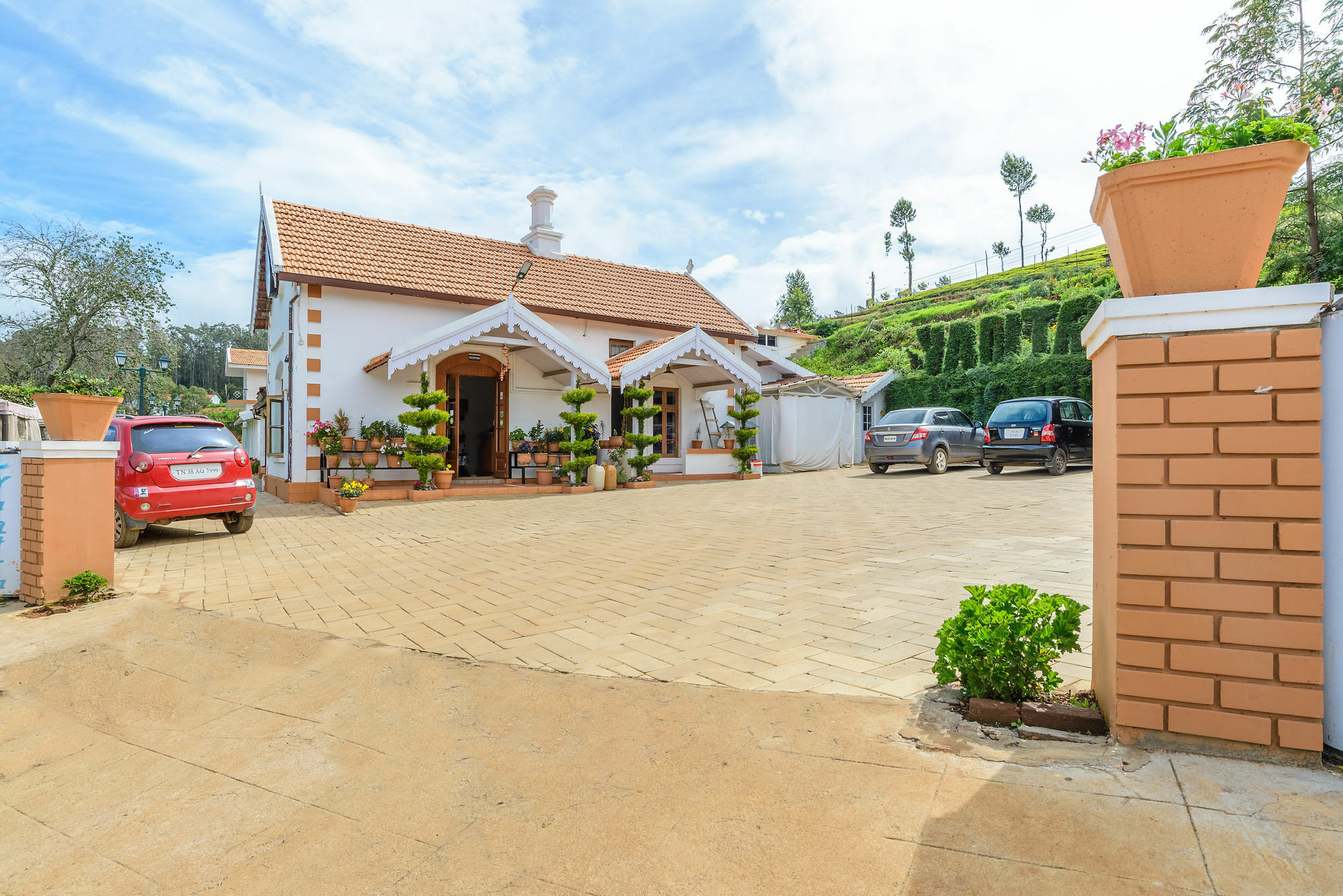 Treebo Trend Yantra Leisures Hotel Ooty Exterior photo